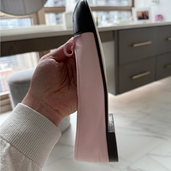 CHANEL Pink and Black Ballet Flats with Bow - Picture 5 of 13